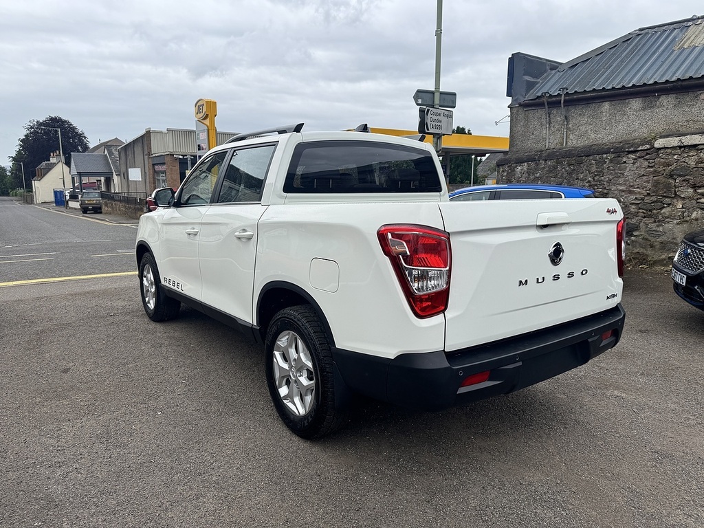 SsangYong Musso 2.2 Double Cab Pick Up Saracen Black #6