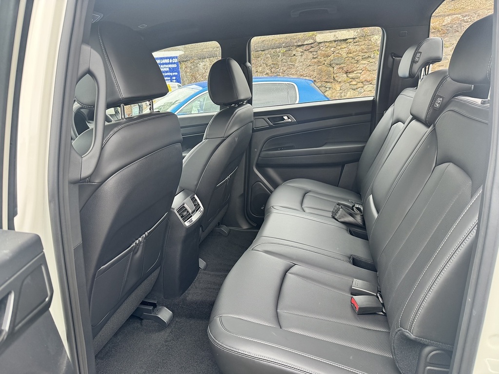 SsangYong Musso 2.2 Double Cab Pick Up Saracen Black #32