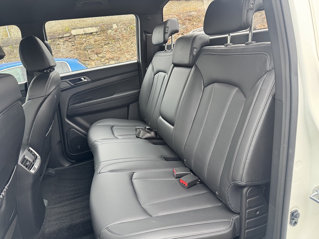 SsangYong Musso 2.2 Double Cab Pick Up Saracen Black #31