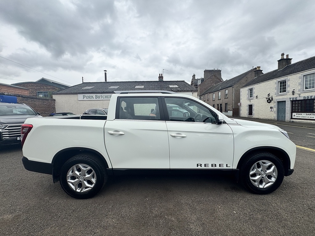 SsangYong Musso 2.2 Double Cab Pick Up Saracen Black #8