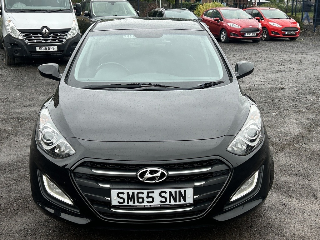Hyundai I30 1.6 Crdi Blue Drive Se Hatchback Black #2