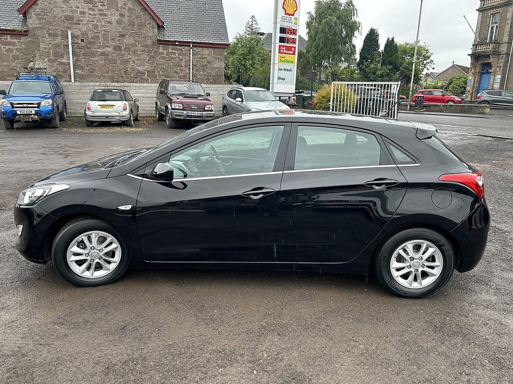 Hyundai I30 1.6 Crdi Blue Drive Se Hatchback Black #3