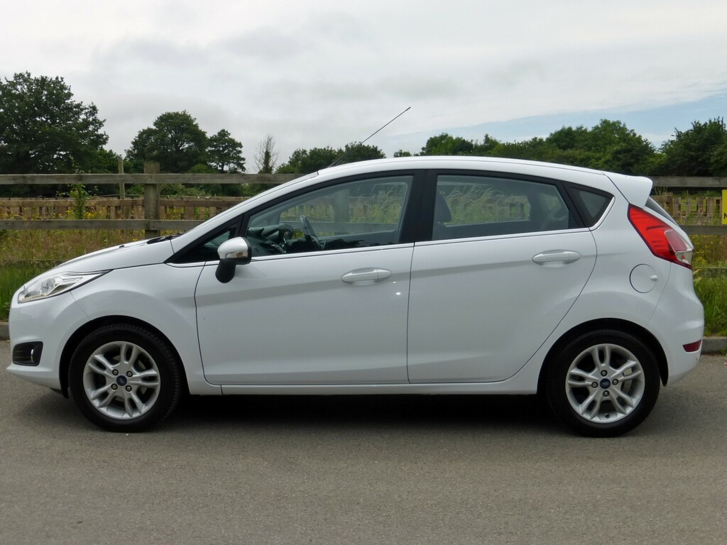 Ford Fiesta Petrol LY66CEV #4