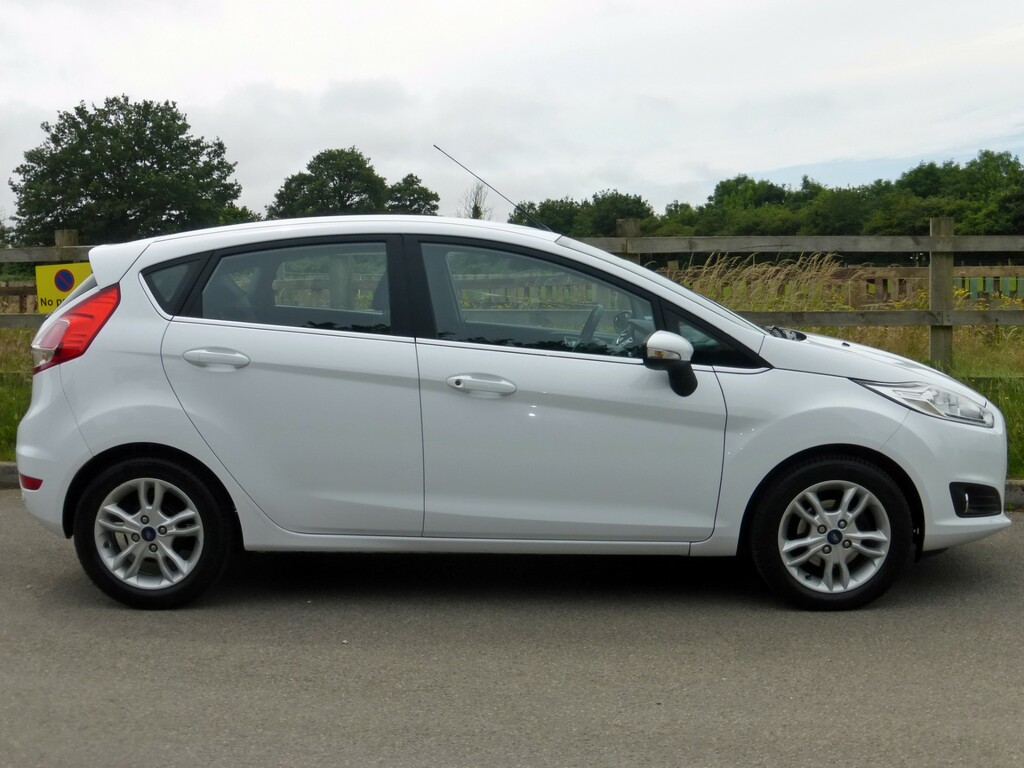 Ford Fiesta Petrol LY66CEV #5