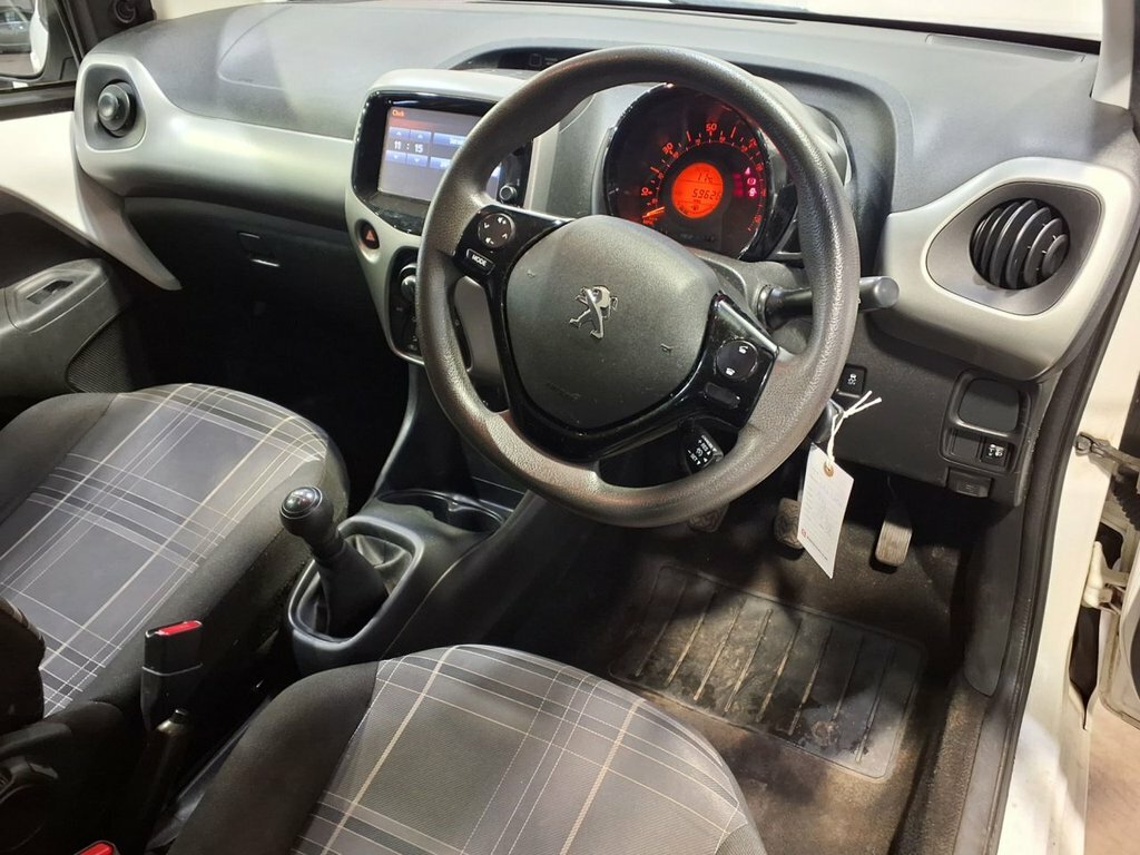 Peugeot 108 1L Active White #5