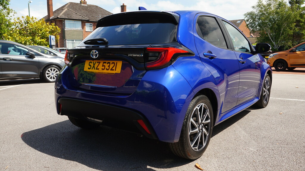 Toyota Yaris Hatchback Red #7