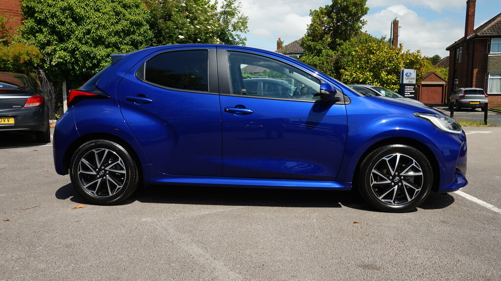 Toyota Yaris Hatchback Red #8