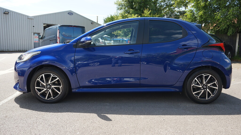 Toyota Yaris Hatchback Red #4