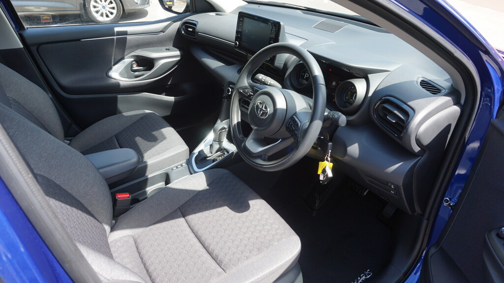 Toyota Yaris Hatchback Red #15