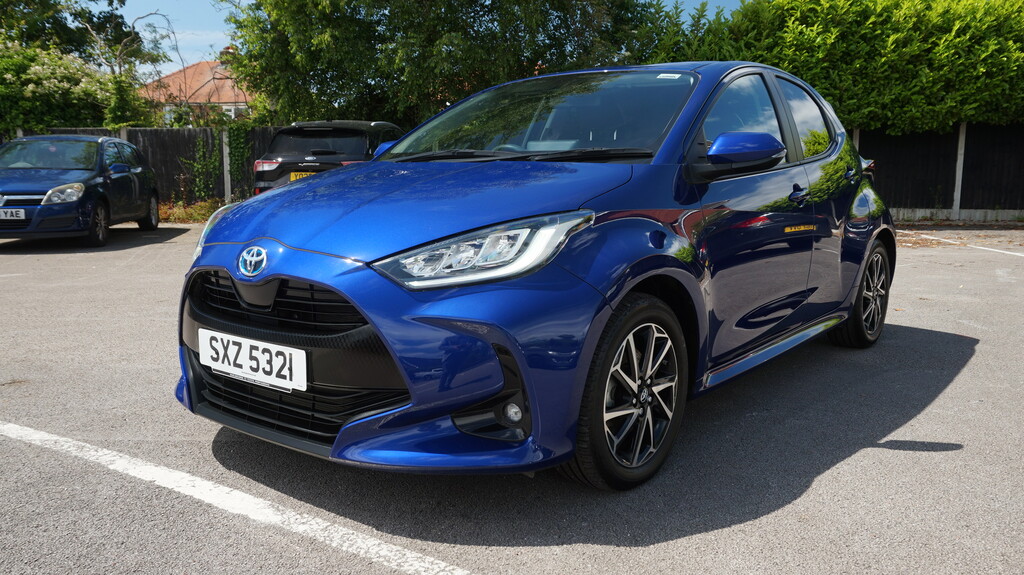 Toyota Yaris Hatchback Red #3