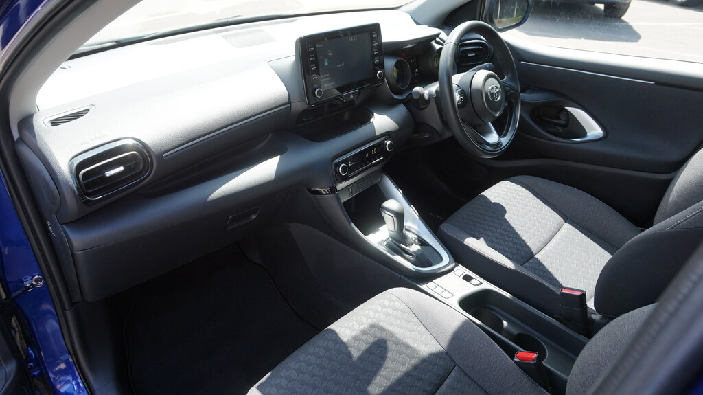 Toyota Yaris Hatchback Red #10