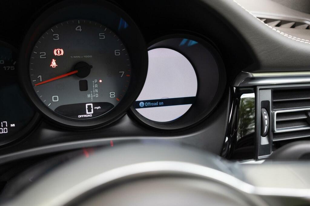 Porsche Macan Turbo Pdk  #104