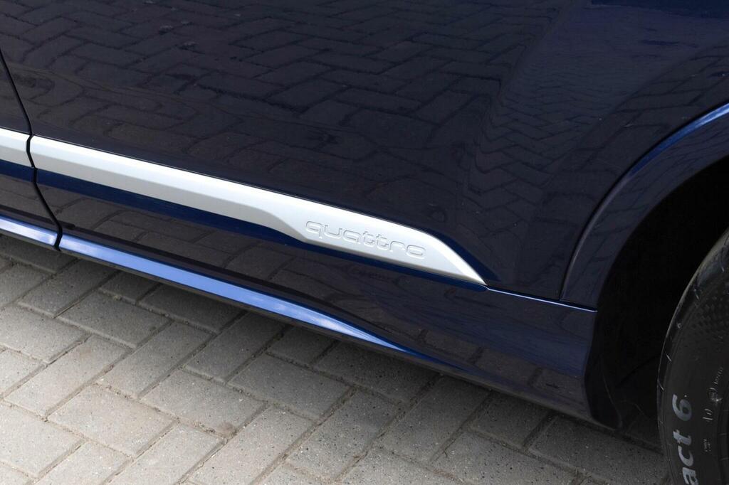 Audi SQ7 4L Vorsprung Black #73
