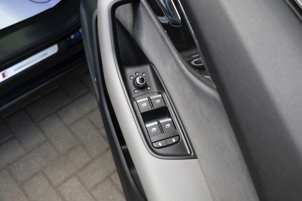 Audi SQ7 4L Vorsprung Black #136