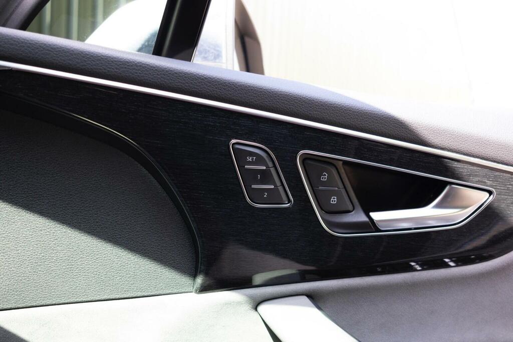 Audi SQ7 4L Vorsprung Black #35