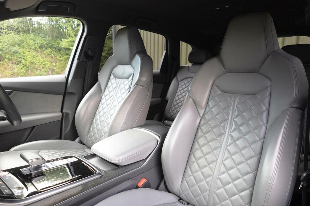 Audi SQ7 4L Vorsprung Black #96
