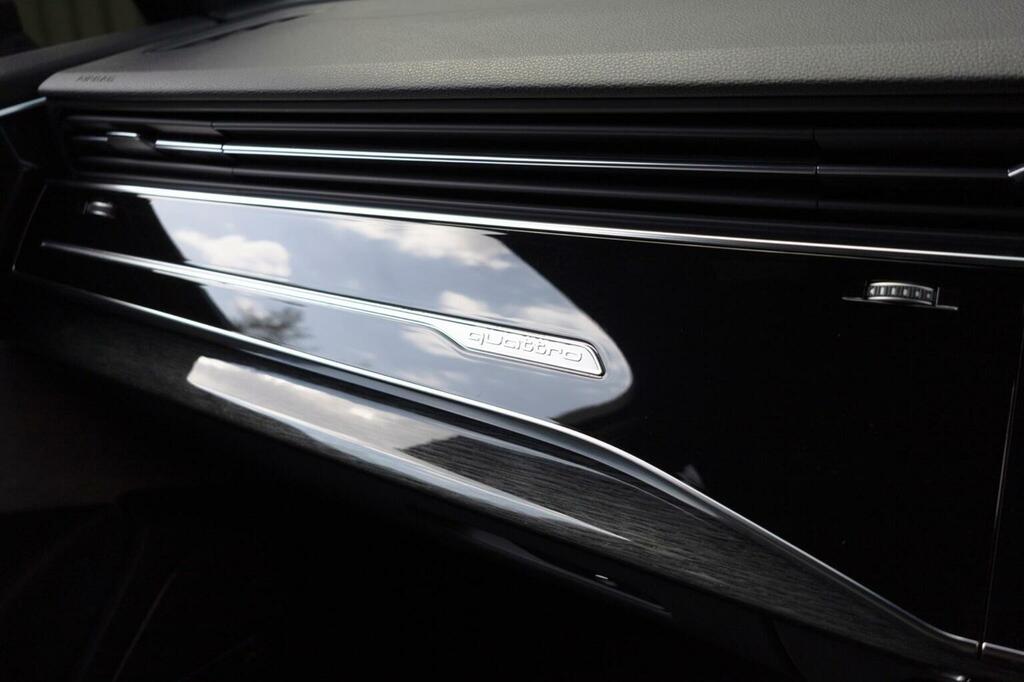 Audi SQ7 4L Vorsprung Black #57