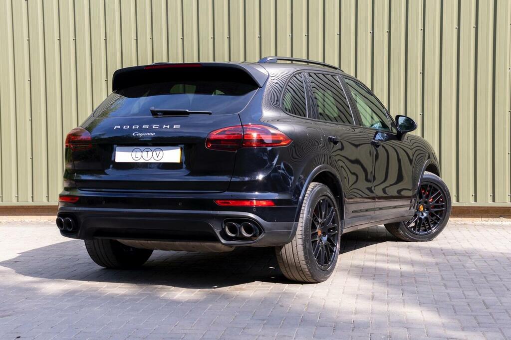 Porsche Cayenne 3.0 V6 E-hybrid Silver #7