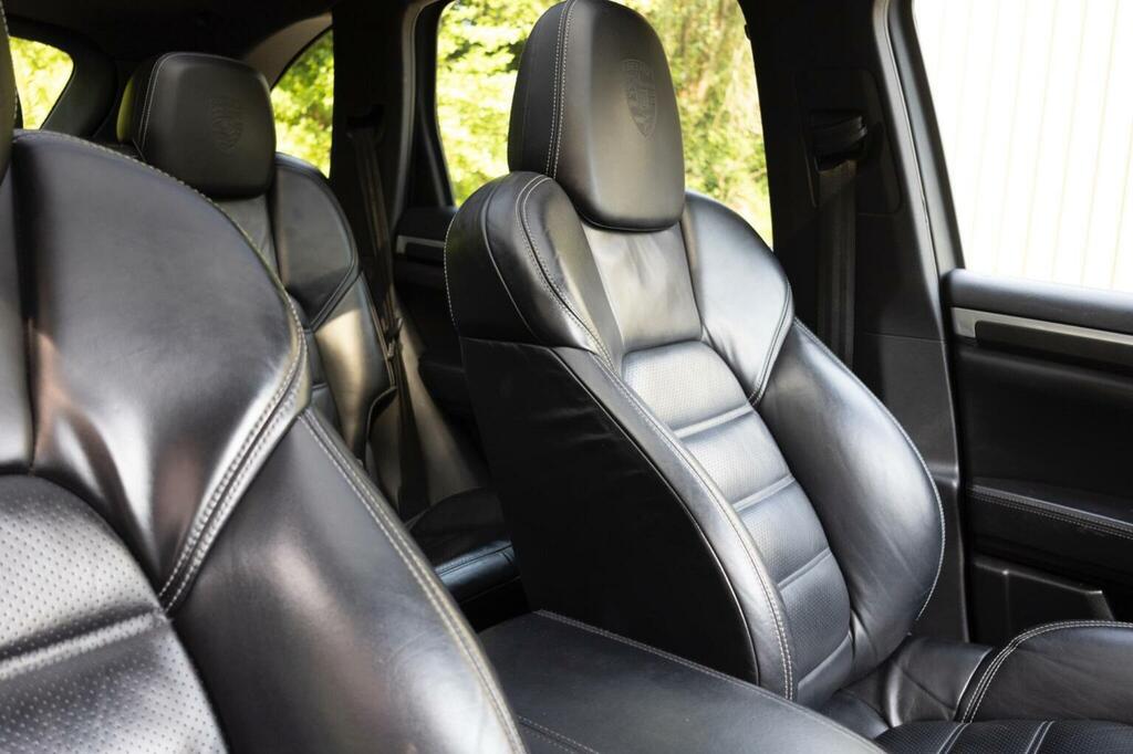 Porsche Cayenne 3.0 V6 E-hybrid Silver #64