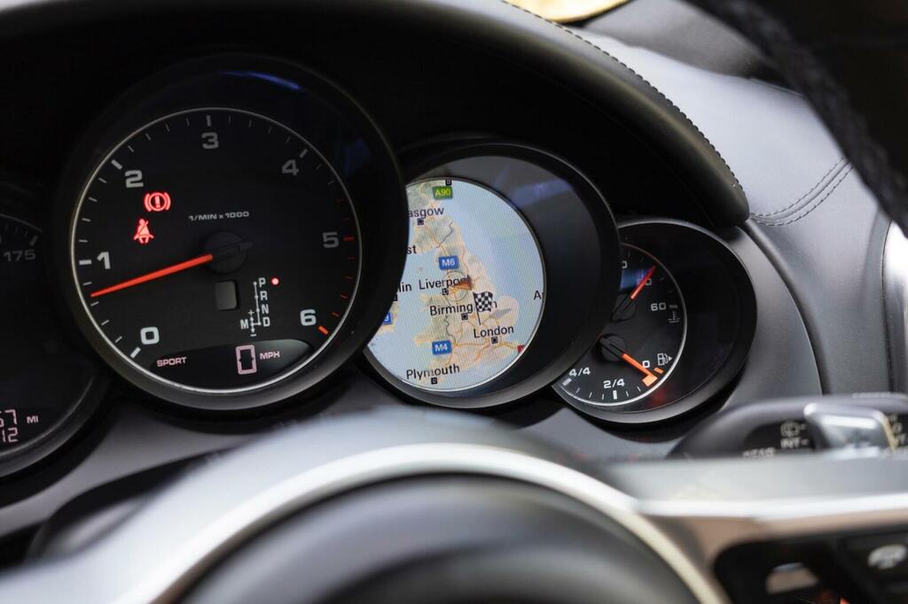 Porsche Cayenne 3.0 V6 E-hybrid Silver #43