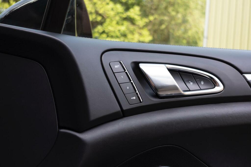 Porsche Cayenne 3.0 V6 E-hybrid Silver #40