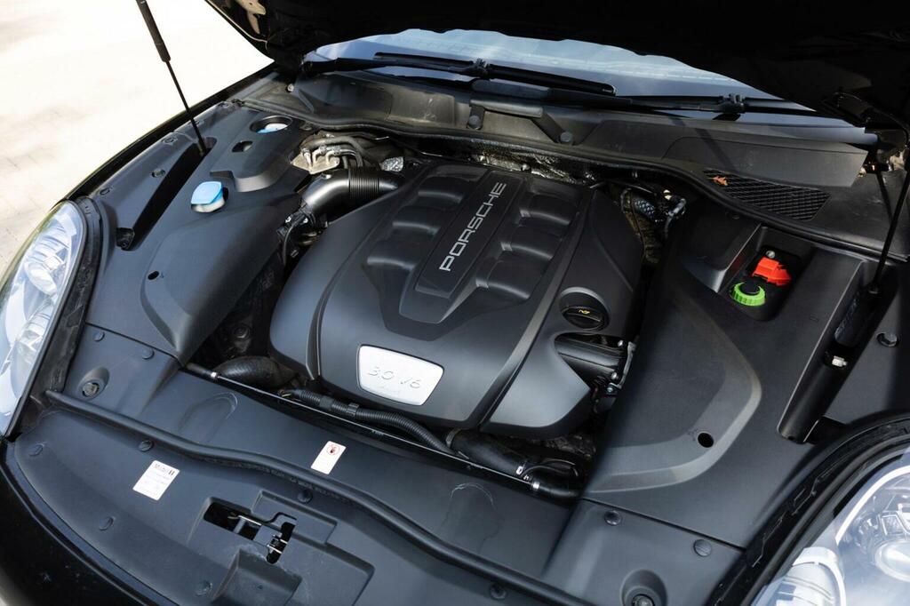 Porsche Cayenne 3.0 V6 E-hybrid Silver #10