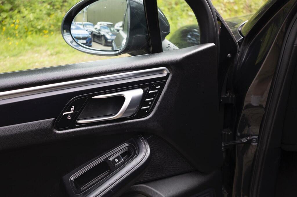 Porsche Macan 2L Null Grey #90