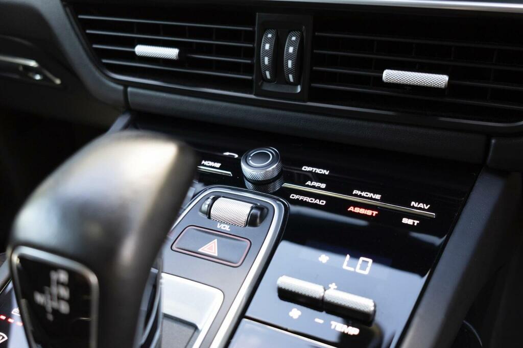 Porsche Cayenne Turbo S E-hybrid Tiptronic S Black #32
