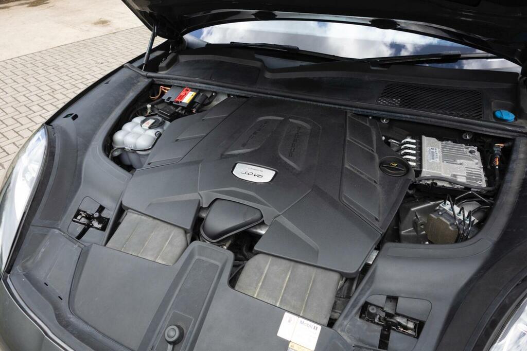 Porsche Cayenne Turbo S E-hybrid Tiptronic S Black #10