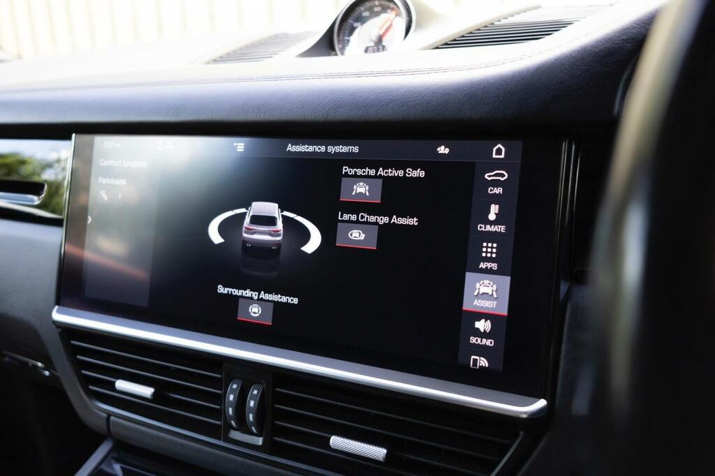 Porsche Cayenne Turbo S E-hybrid Tiptronic S Black #34