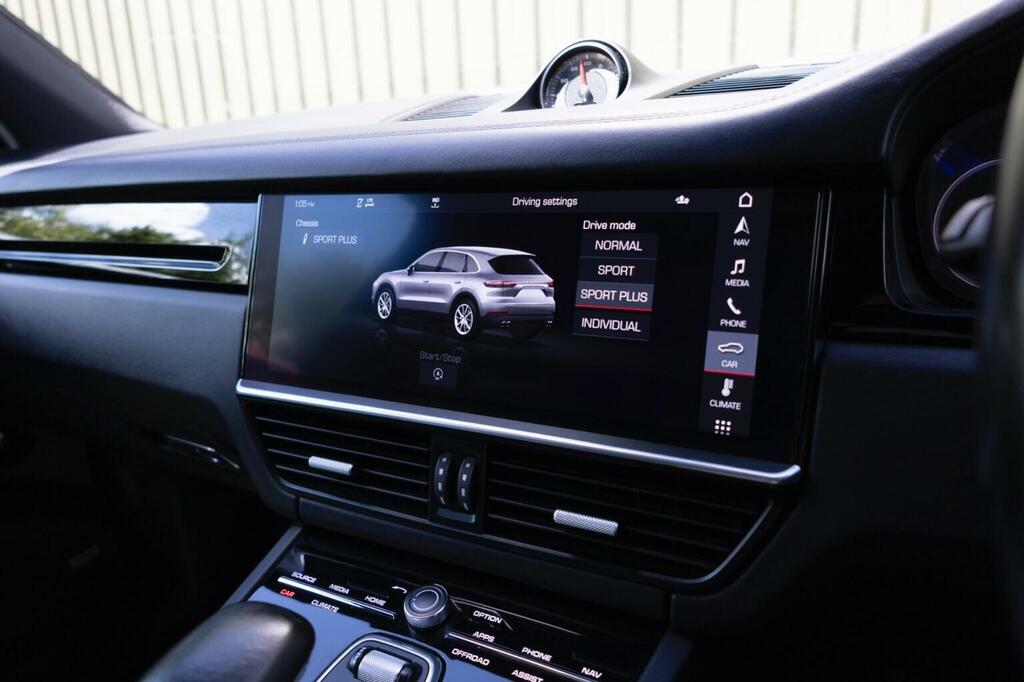 Porsche Cayenne Turbo S E-hybrid Tiptronic S Black #43