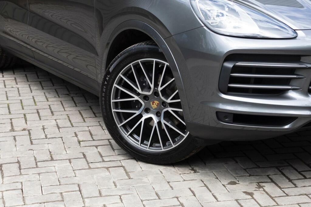 Porsche Cayenne Turbo S E-hybrid Tiptronic S Black #82