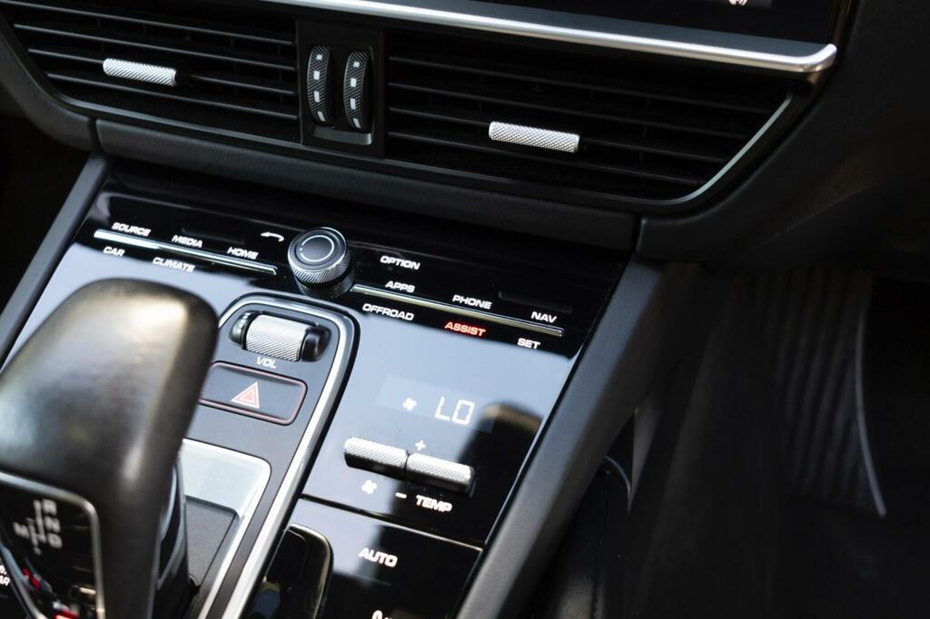 Porsche Cayenne Turbo S E-hybrid Tiptronic S Black #120