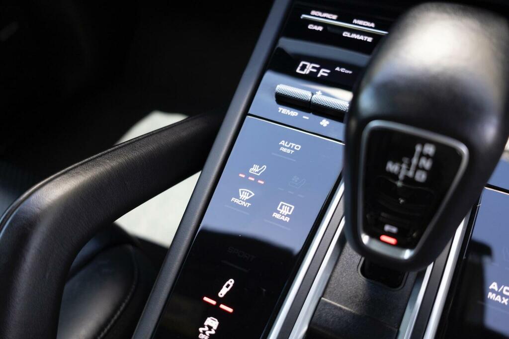 Porsche Cayenne Turbo S E-hybrid Tiptronic S Black #25
