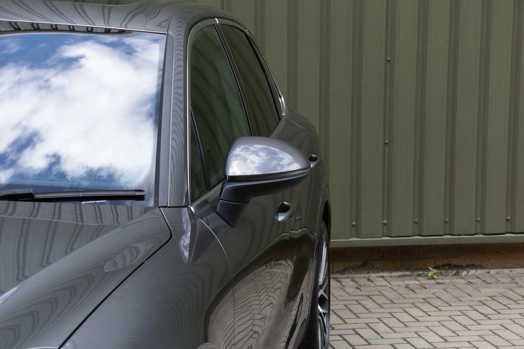 Porsche Cayenne Turbo S E-hybrid Tiptronic S Black #168
