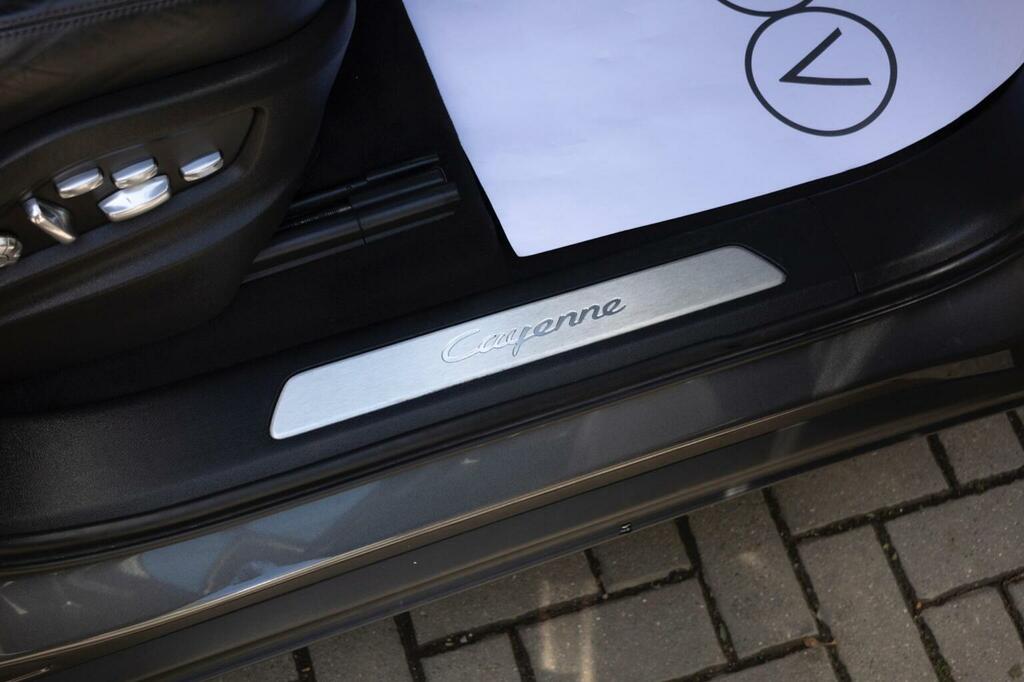 Porsche Cayenne Turbo S E-hybrid Tiptronic S Black #163