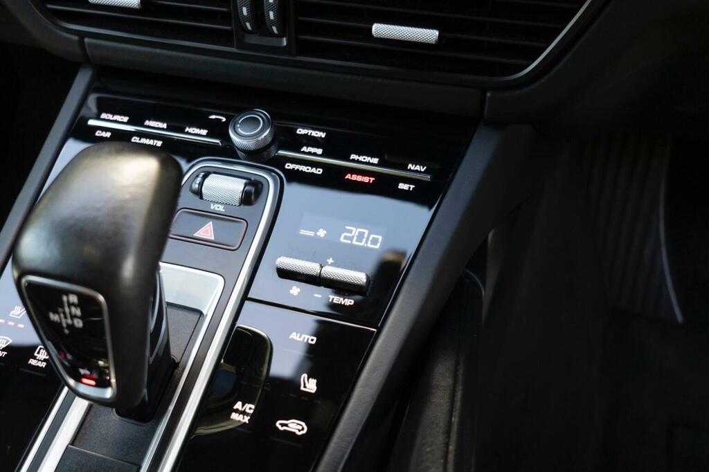 Porsche Cayenne Turbo S E-hybrid Tiptronic S Black #35