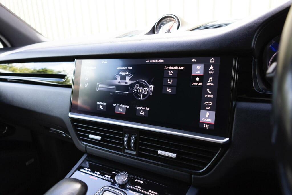 Porsche Cayenne Turbo S E-hybrid Tiptronic S Black #29