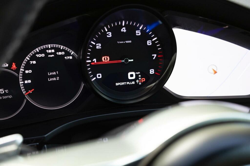 Porsche Cayenne Turbo S E-hybrid Tiptronic S Black #49