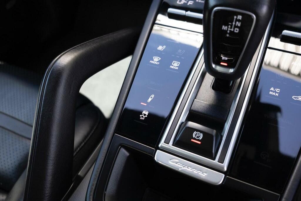 Porsche Cayenne Turbo S E-hybrid Tiptronic S Black #106
