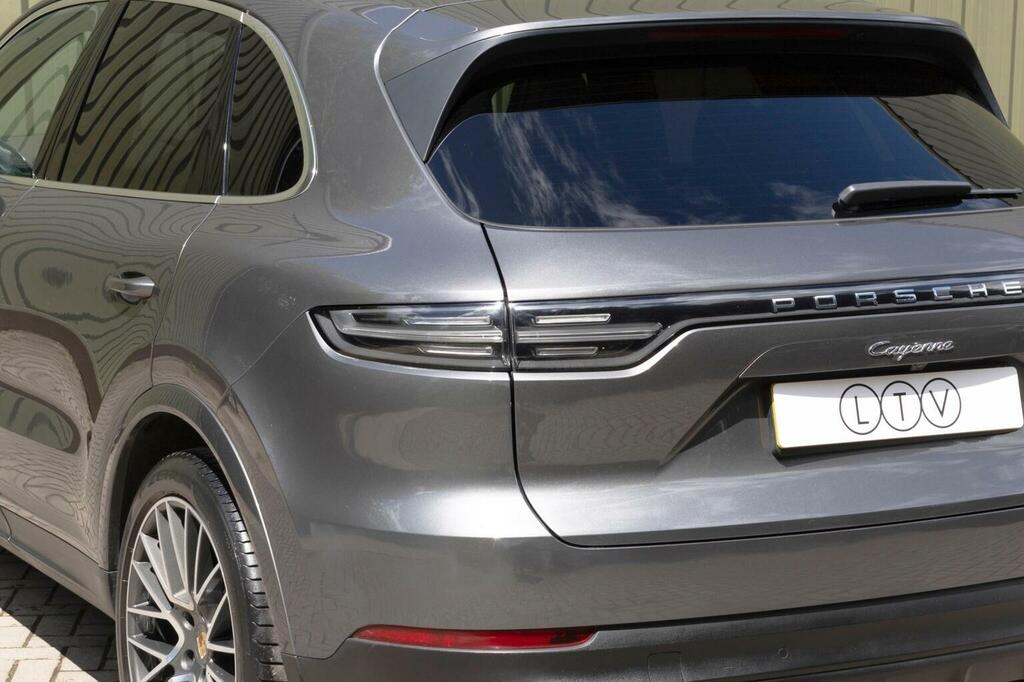 Porsche Cayenne Turbo S E-hybrid Tiptronic S Black #84