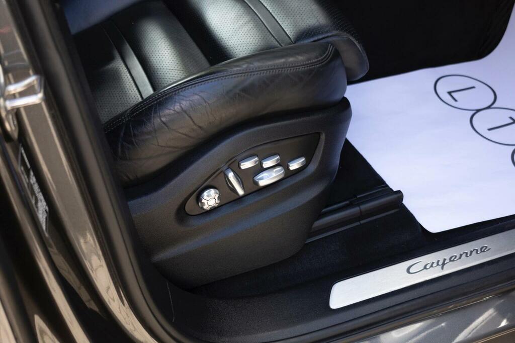 Porsche Cayenne Turbo S E-hybrid Tiptronic S Black #124