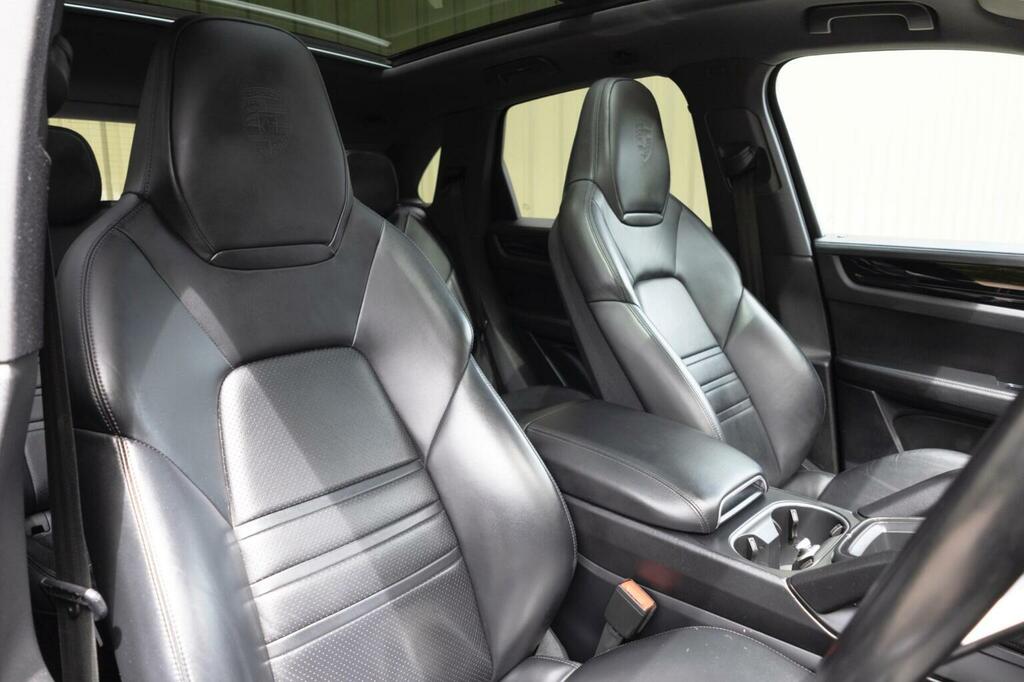 Porsche Cayenne Turbo S E-hybrid Tiptronic S Black #100