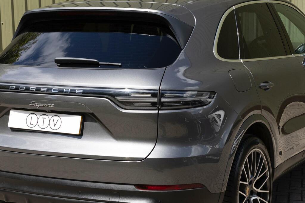 Porsche Cayenne Turbo S E-hybrid Tiptronic S Black #86
