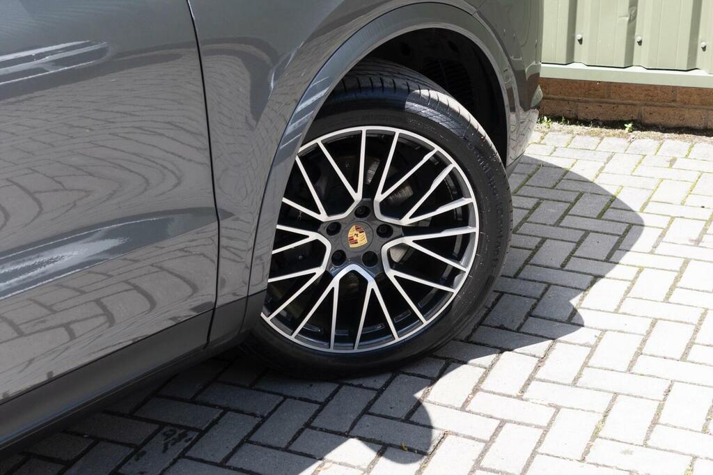 Porsche Cayenne Turbo S E-hybrid Tiptronic S Black #83