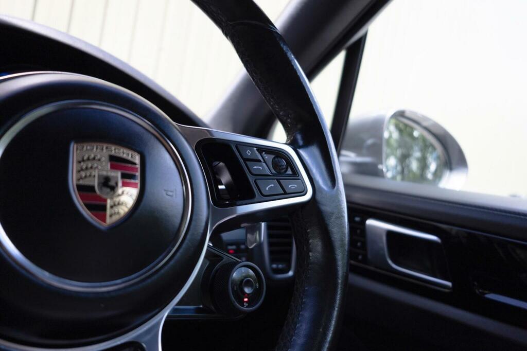Porsche Cayenne Turbo S E-hybrid Tiptronic S Black #54