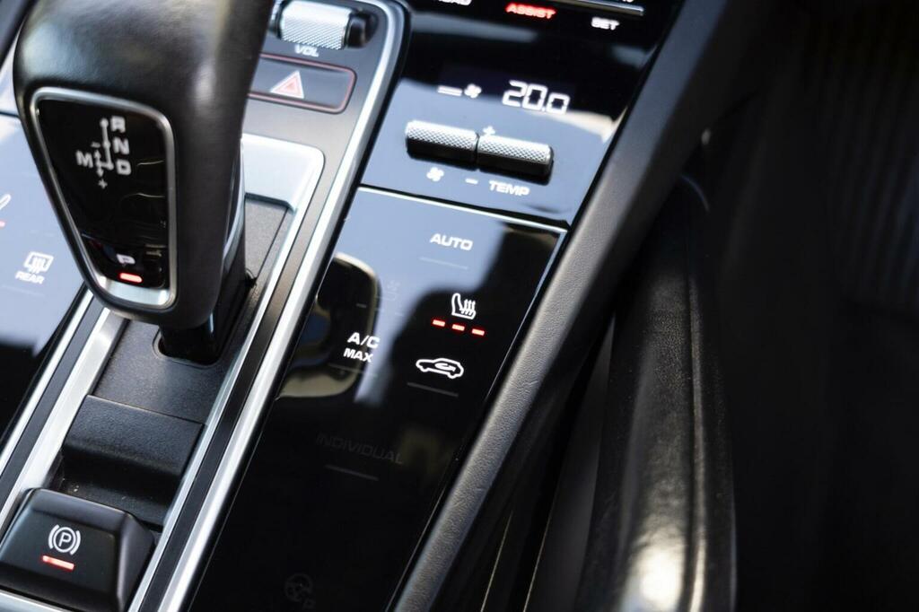 Porsche Cayenne Turbo S E-hybrid Tiptronic S Black #36