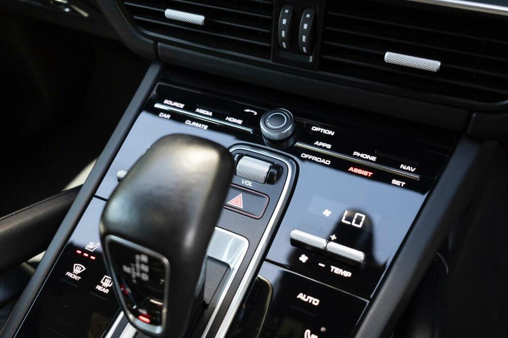 Porsche Cayenne Turbo S E-hybrid Tiptronic S Black #61