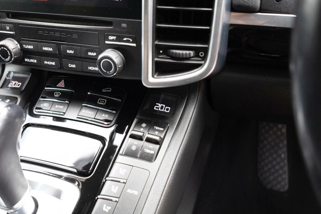 Porsche Cayenne 3.0 D V6 Tiptronic S 262 Bhp Black #36