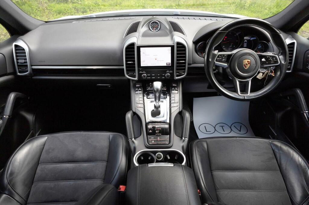 Porsche Cayenne 3.0 D V6 Tiptronic S 262 Bhp Black #16